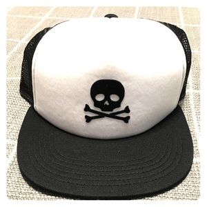 Born to live SnapBack skull crossbones trucker hat